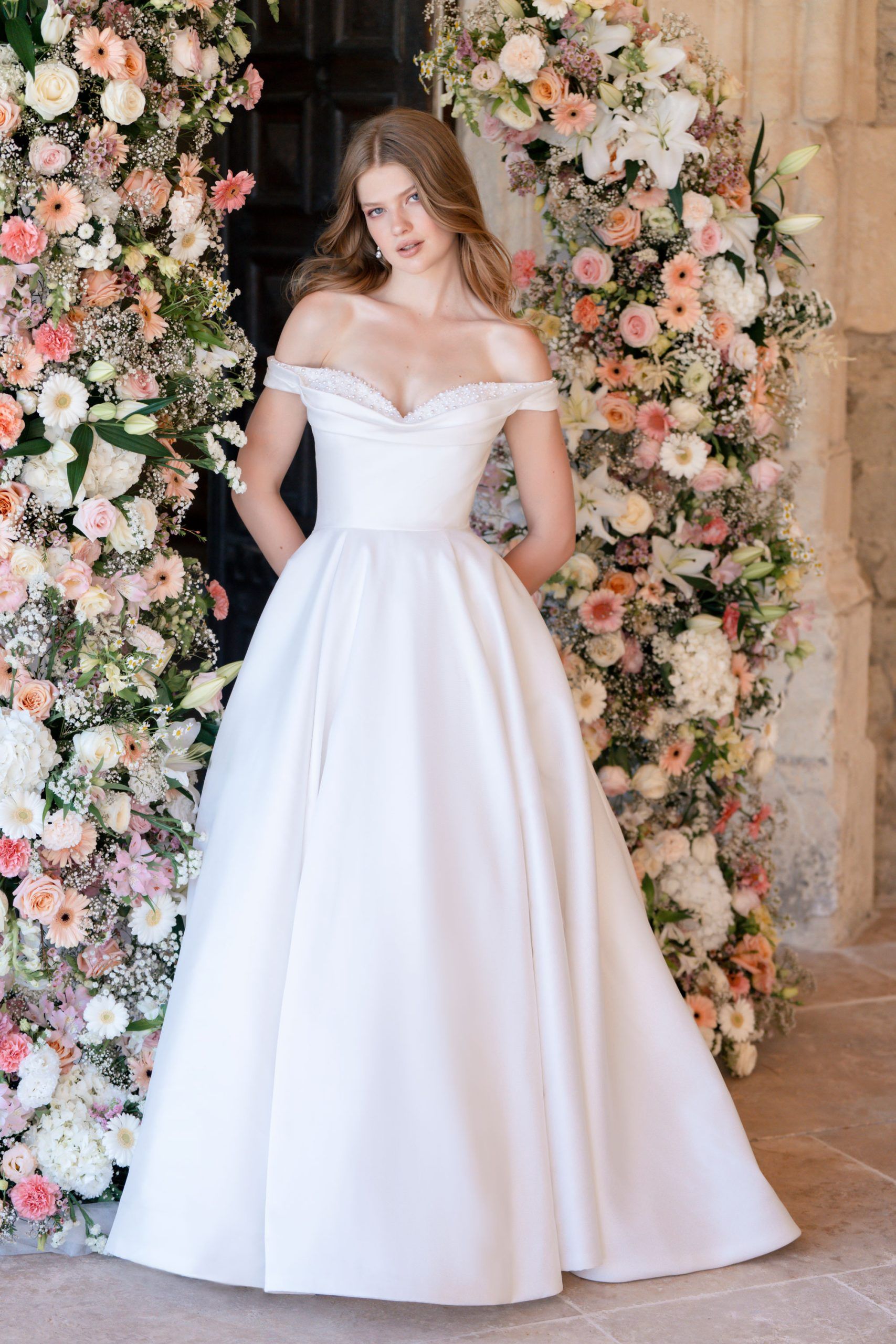 Romance by Allure Wedding Dress Collection - Allure Romance R3800